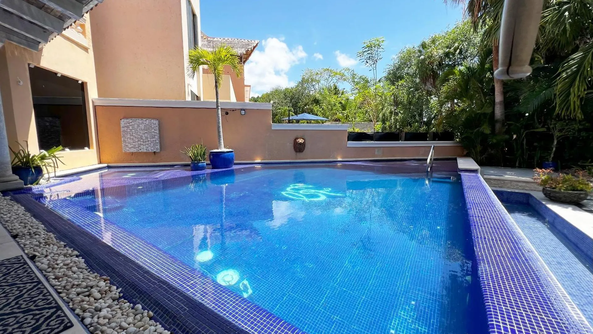Classic Charm Villa With Private Pool & Garden プエルト・アベントゥラス