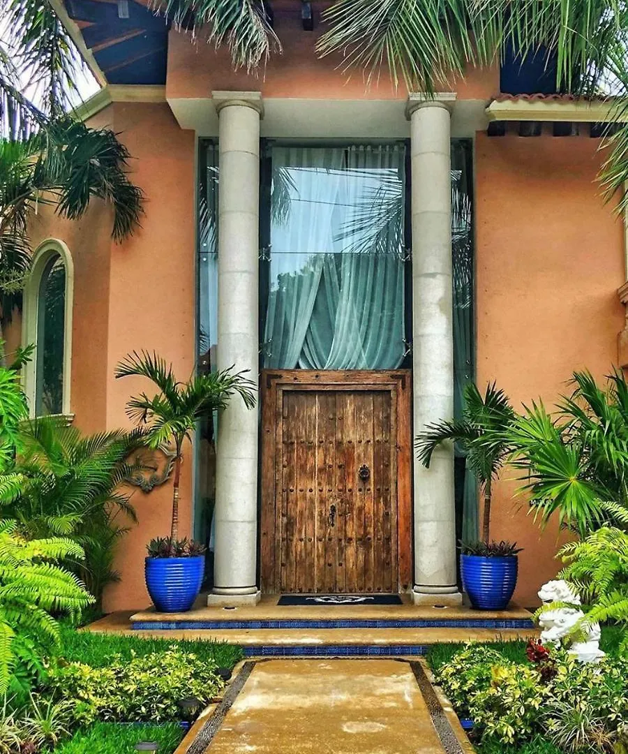 kontakty Classic Charm Villa With Private Pool & Garden